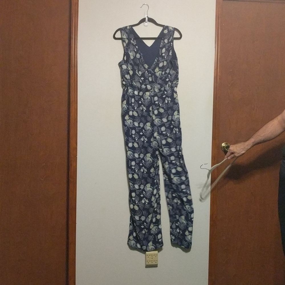 Apt. 9 Blue Dark Floral V Neck Jumpsuit - size Medium